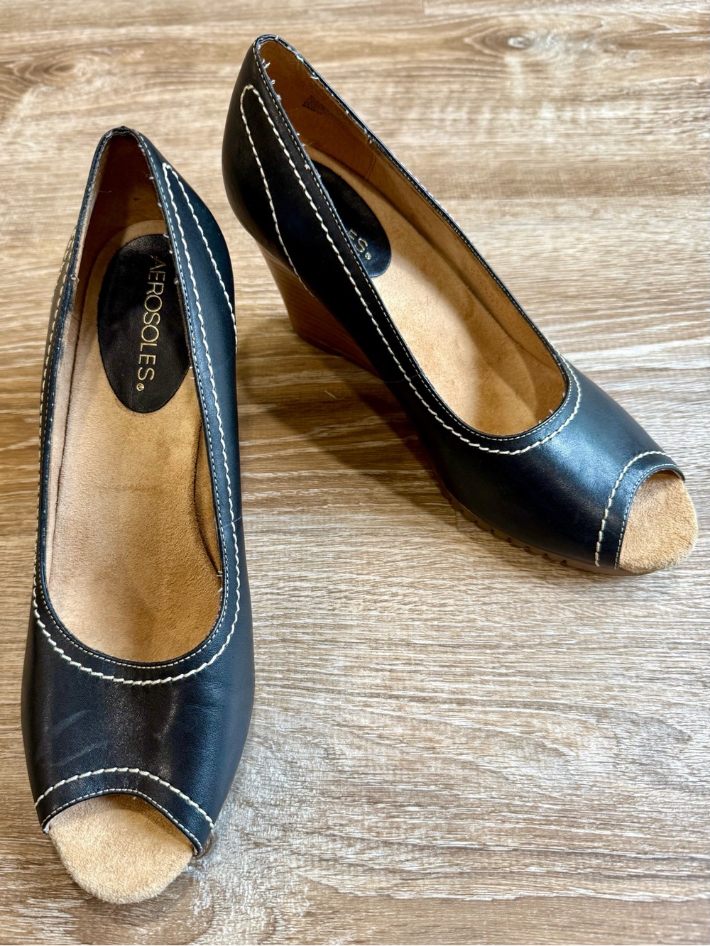 ✨ Aerosoles Black Sleigh Thread Peep Toe Wedges — Size 8 ✨